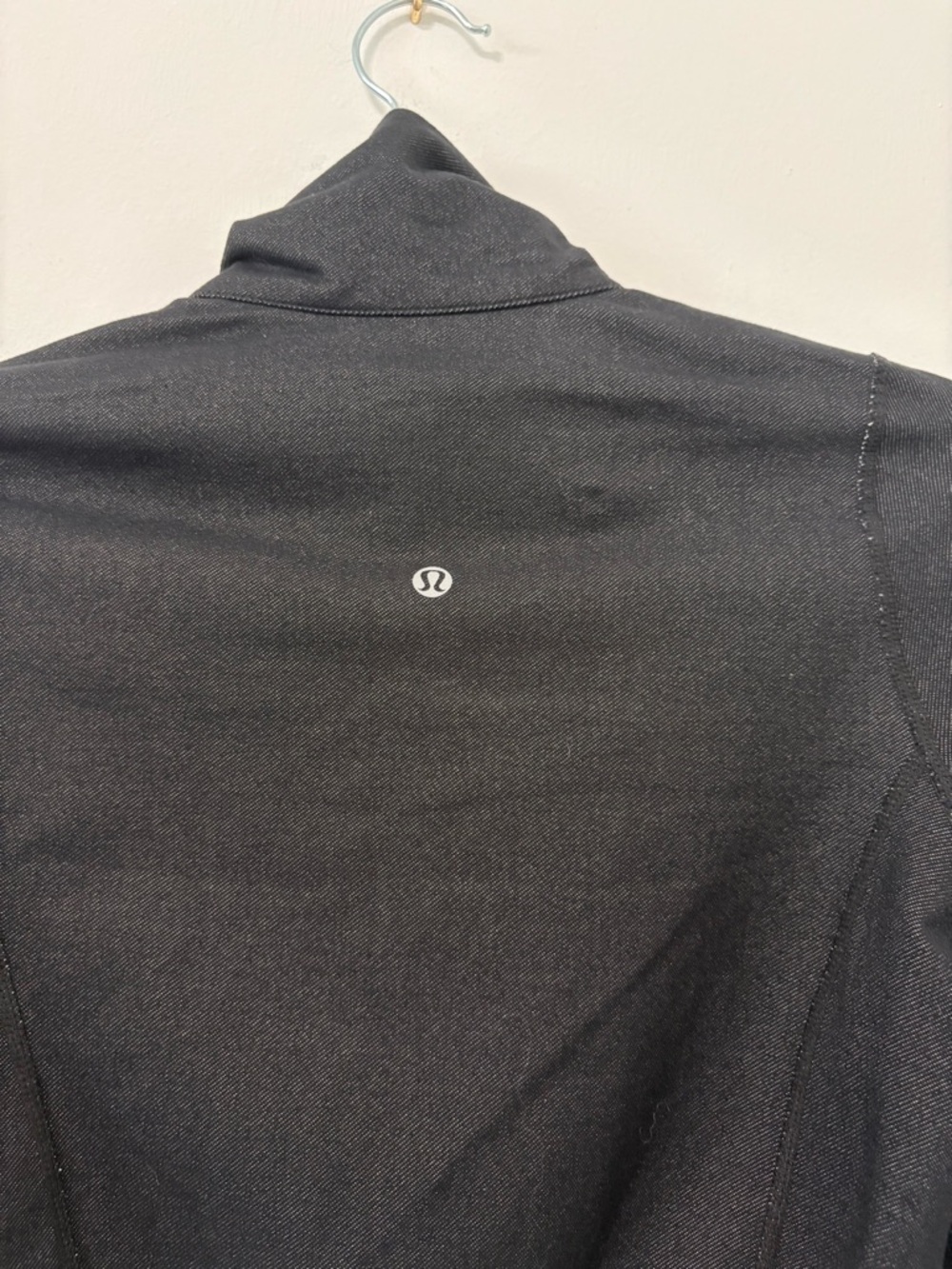 Lululemon Smocked Bomber Jacket Sz 2 Black Denim Slub EUC - Picture 7 of 9